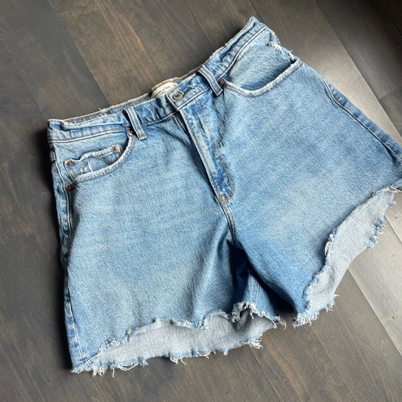 Abercrombie & Fitch The Dad Short High Rise Denim Blue Women's Shorts Size 32 - Picture 2 of 6